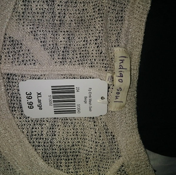 Ivory blouse - Picture 3 of 3